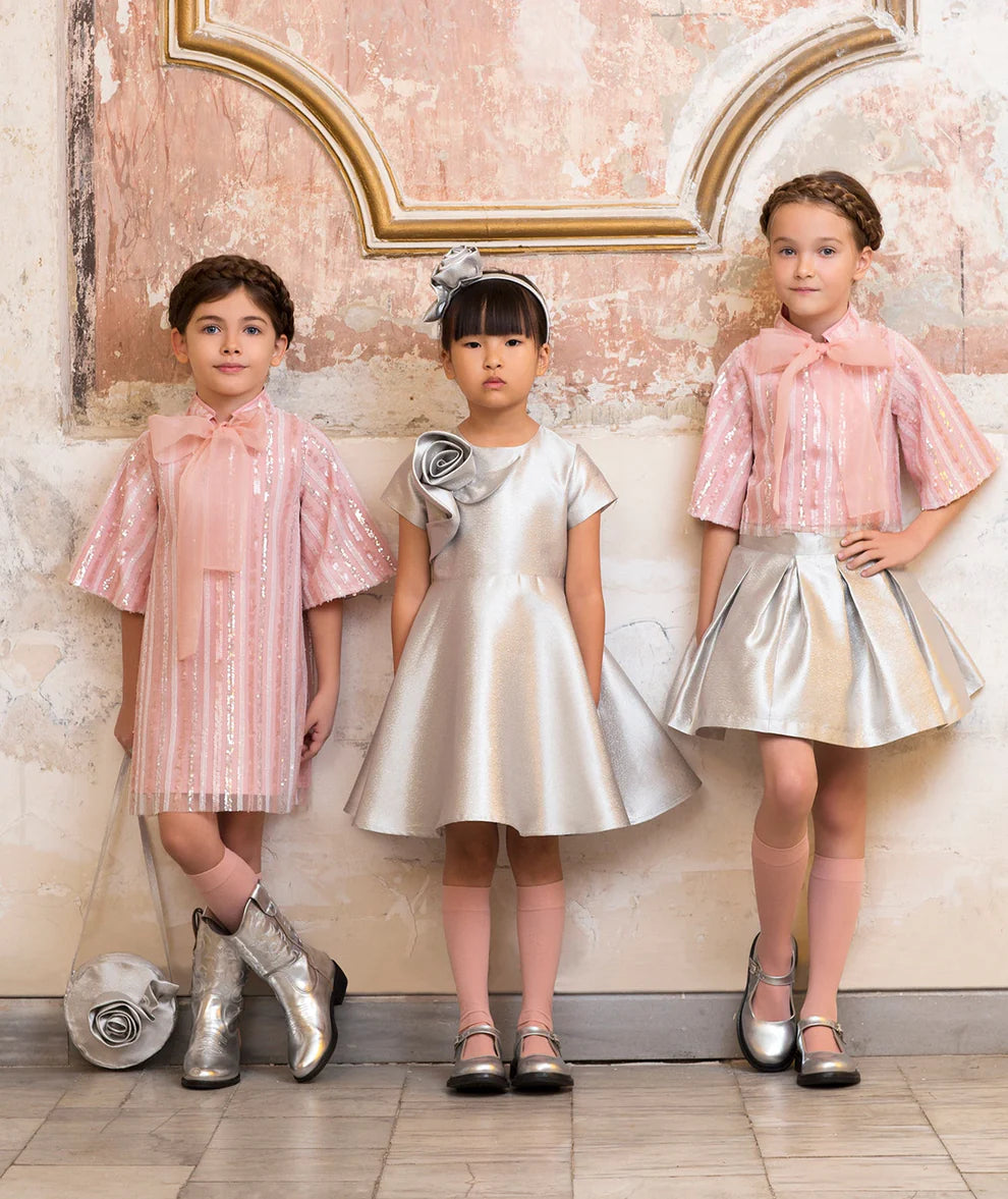 Çiçek Aplikeli Gümüş Elbise